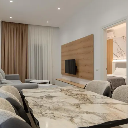 Regal Luxury Apartment *