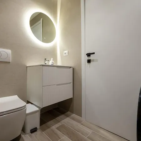 Regal Luxury Apartment *