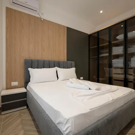 Regal Luxury Apartment *